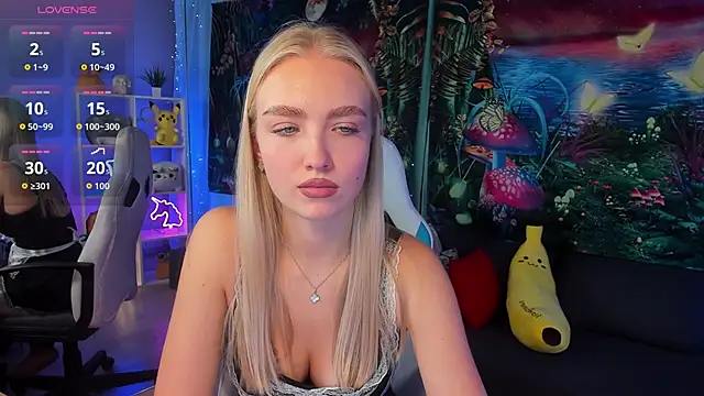 TessaGrays online show from October 28, 2025, 10:58 am