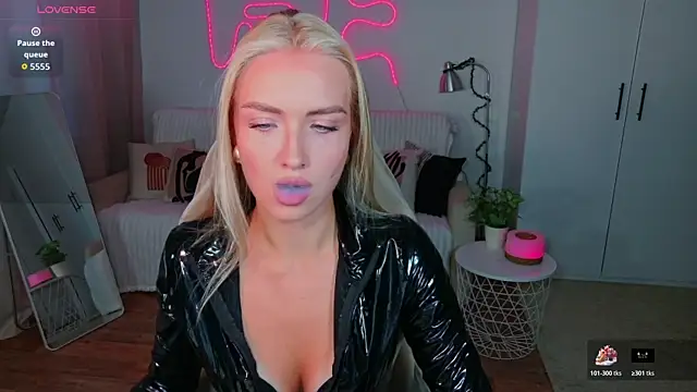 TessaGrays online show from August 4, 2026, 12:42 pm