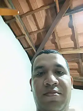 Roberto27051 online show from June 4, 2026, 3:11 am
