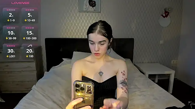 Snapshot of ShellyMoon_ chatting on October 11, 2025, 2:51 pm ShellyMoon online show from October 11, 2025, 2:51 pm
