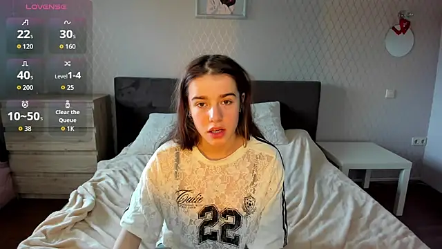Snapshot of ShellyMoon_ chatting on October 6, 2025, 12:39 pm ShellyMoon online show from October 6, 2025, 12:39 pm