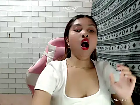 Snapshot of pinay_old_lover chatting on October 15, 2025, 3:38 am pinay old lover online show from October 15, 2025, 3:38 am