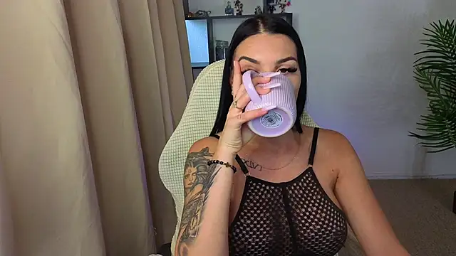 Snapshot of Raven_Ink chatting on November 10, 2025, 11:04 am Raven Ink online show from November 10, 2025, 11:04 am