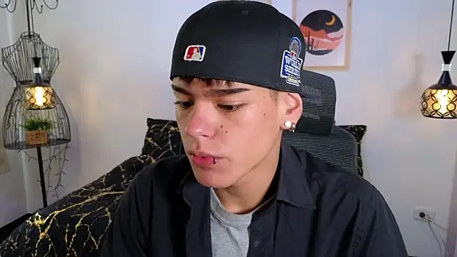 Snapshot of kevienmiet chatting on October 10, 2025, 11:44 am kevienmiet online show from October 10, 2025, 11:44 am