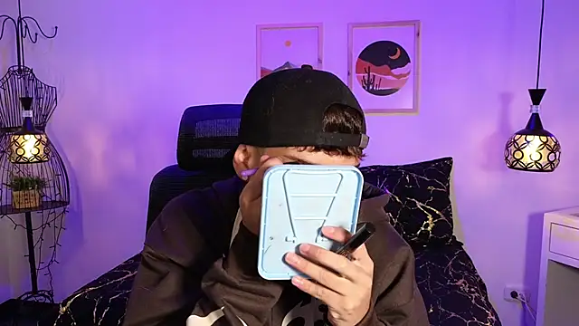 Snapshot of kevienmiet chatting on October 8, 2025, 11:45 am kevienmiet online show from October 8, 2025, 11:45 am