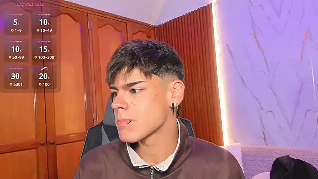 Snapshot of kevienmiet chatting on October 20, 2025, 12:06 pm kevienmiet online show from October 20, 2025, 12:06 pm