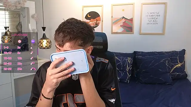 Snapshot of kevienmiet chatting on October 30, 2025, 12:03 pm kevienmiet online show from October 30, 2025, 12:03 pm