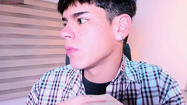 Snapshot of kevienmiet chatting on November 8, 2025, 3:43 am kevienmiet online show from November 8, 2025, 3:43 am