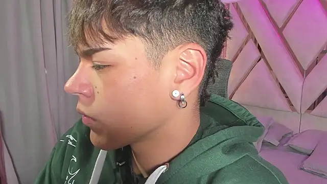 Snapshot of kevienmiet chatting on October 14, 2025, 11:44 am kevienmiet online show from October 14, 2025, 11:44 am