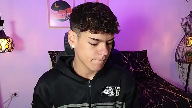 Snapshot of kevienmiet chatting on October 11, 2025, 11:33 am kevienmiet online show from October 11, 2025, 11:33 am