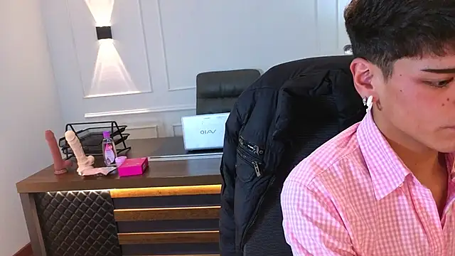 Snapshot of kevienmiet chatting on November 6, 2025, 3:21 am kevienmiet online show from November 6, 2025, 3:21 am