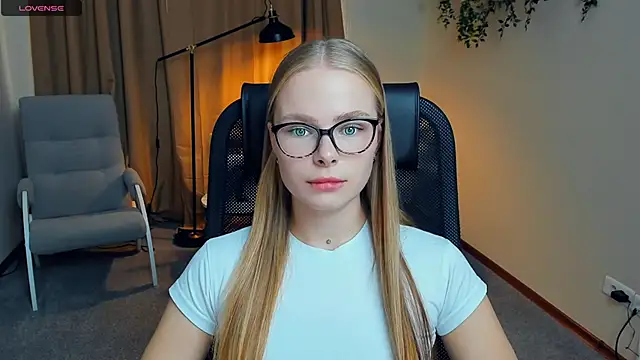 Snapshot of LibbyVenzeio chatting on October 2, 2025, 9:34 am LibbyVenzeio online show from October 2, 2025, 9:34 am