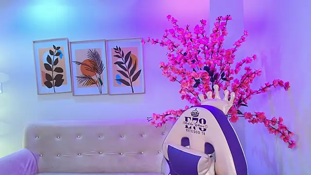 Gabriela milani online show from October 7, 2025, 11:22 am