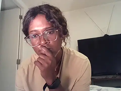 Snapshot of Bren033 chatting on October 27, 2025, 12:00 am Bren033 online show from October 27, 2025, 12:00 am