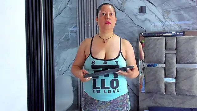 Snapshot of Marianasmitt chatting on October 12, 2025, 12:06 pm Marianasmitt online show from October 12, 2025, 12:06 pm