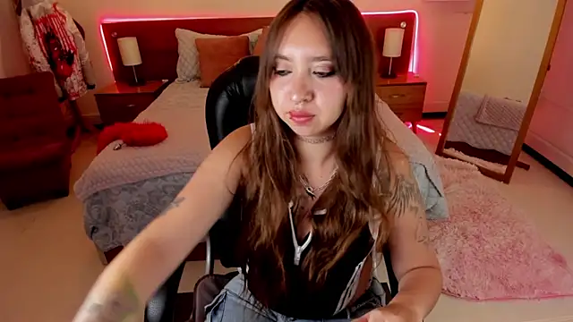 Snapshot of Scarlett__Cooper__ chatting on October 18, 2025, 12:18 pm Scarlett Cooper online show from October 18, 2025, 12:18 pm