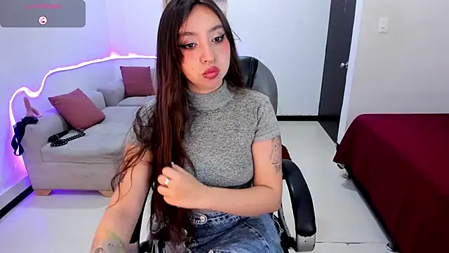 Scarlett  Cooper   online show from November 28, 2025, 1:11 pm