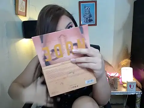 Snapshot of Kylaanne chatting on October 22, 2025, 9:57 pm Kylaanne online show from October 22, 2025, 9:57 pm