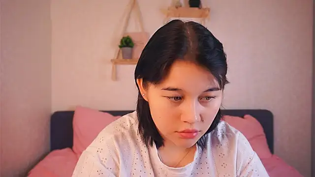 EviaVanveen online show from November 26, 2025, 7:41 am