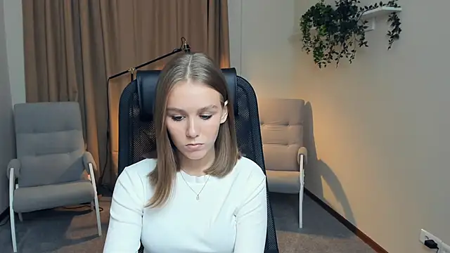 Snapshot of TienKnous chatting on October 3, 2025, 3:02 pm TienKnous online show from October 3, 2025, 3:02 pm