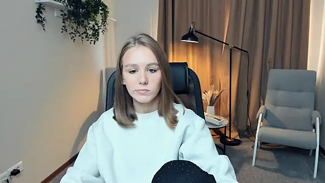 Snapshot of TienKnous chatting on October 5, 2025, 10:28 am TienKnous online show from October 5, 2025, 10:28 am