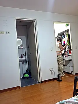 Snapshot of Khloekiss chatting on October 21, 2025, 11:37 pm Khloekiss online show from October 21, 2025, 11:37 pm