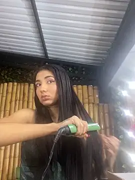 cloe taylor   online show from November 7, 2025, 3:44 am