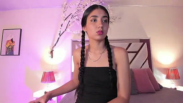 cloe taylor   online show from November 26, 2025, 3:06 am