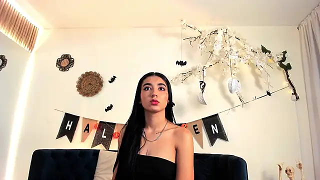 cloe taylor   online show from October 18, 2025, 3:41 am