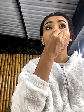 cloe taylor   online show from November 2, 2025, 3:44 am