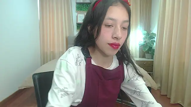 valeria roussi  online show from October 2, 2025, 2:42 pm