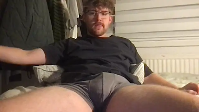 Snapshot of Angus80085 chatting on October 22, 2025, 5:45 pm Angus80085 online show from October 22, 2025, 5:45 pm