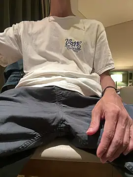 HenryLee1983-cums online show from May 20, 2026, 1:52 pm