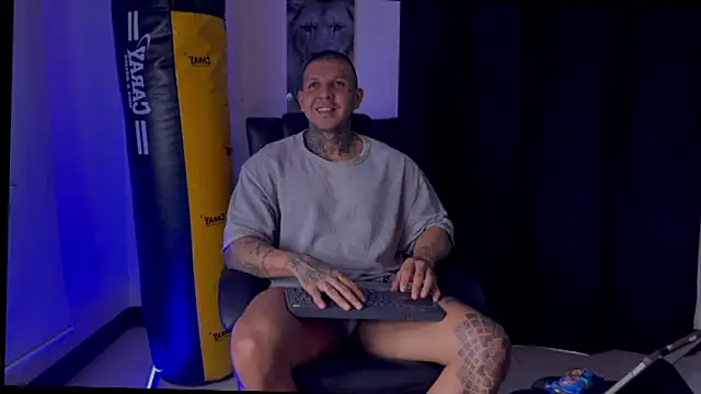 MAXIMO VEGA online show from October 8, 2025, 10:32 pm