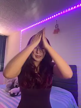 saramooon online show from November 28, 2025, 1:11 pm