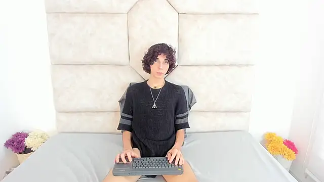 Scaarlett 22  online show from November 9, 2025, 6:45 pm