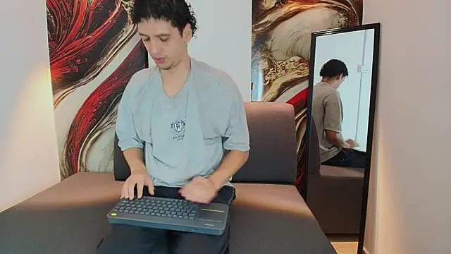 Snapshot of ISRAEL_GRAY chatting on November 4, 2025, 7:50 pm ISRAEL GRAY online show from November 4, 2025, 7:50 pm