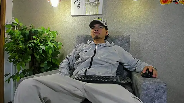 Snapshot of Axelwiliams chatting on November 18, 2025, 3:54 am Axelwiliams online show from November 18, 2025, 3:54 am