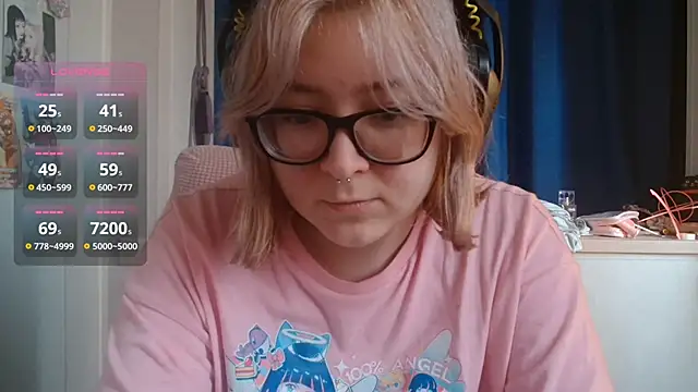 Snapshot of LolaWEI chatting on October 29, 2025, 7:29 am LolaWEI online show from October 29, 2025, 7:29 am