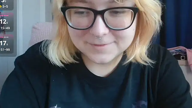 Snapshot of LolaWEI chatting on October 11, 2025, 7:20 am LolaWEI online show from October 11, 2025, 7:20 am