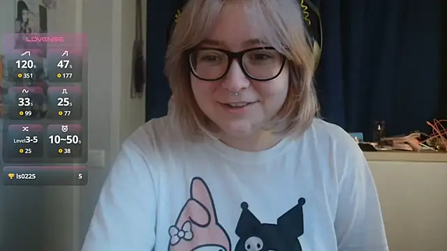 Snapshot of LolaWEI chatting on October 23, 2025, 7:18 am LolaWEI online show from October 23, 2025, 7:18 am