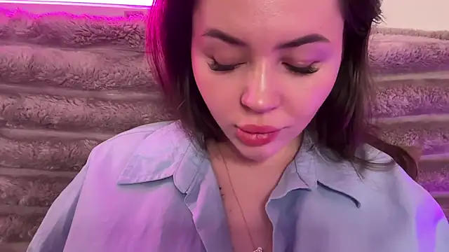 AlmaryKim online show from May 27, 2026, 8:05 pm