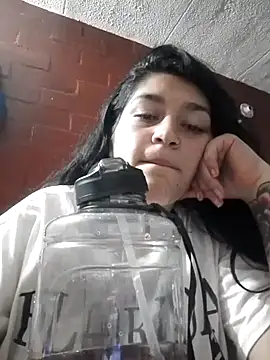 Snapshot of alejitasweet chatting on October 18, 2025, 2:24 am alejitasweet online show from October 18, 2025, 2:24 am