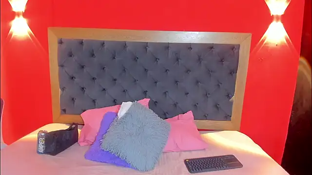 Snapshot of Xiomara_Stwart chatting on November 15, 2025, 7:18 pm Xiomara Stwart online show from November 15, 2025, 7:18 pm