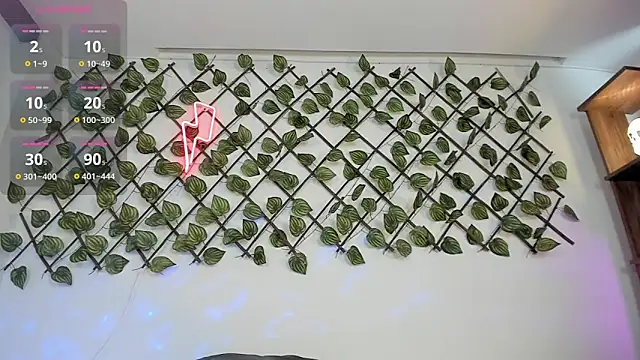 Snapshot of Shinny_Crystal chatting on October 30, 2025, 1:31 pm Shinny Crystal online show from October 30, 2025, 1:31 pm
