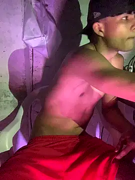 Thiagox03 online show from October 24, 2025, 5:17 am