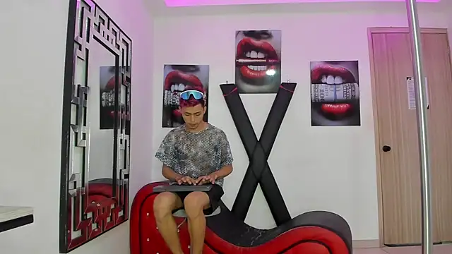 Snapshot of VERY_HOT_GUYS chatting on November 12, 2025, 1:32 am VERY HOT GUYS online show from November 12, 2025, 1:32 am