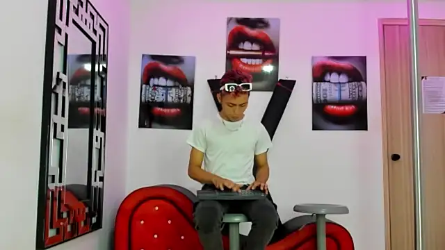 Snapshot of VERY_HOT_GUYS chatting on October 23, 2025, 1:26 am VERY HOT GUYS online show from October 23, 2025, 1:26 am