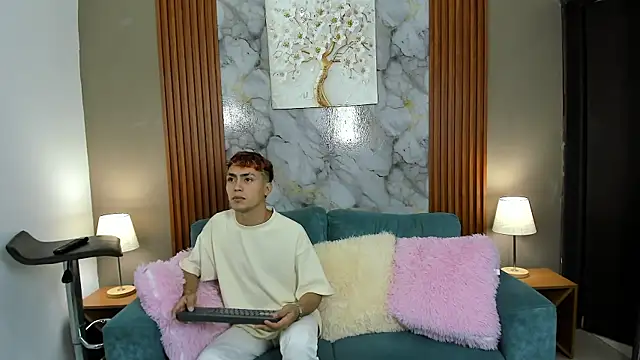 VERY HOT GUYS online show from February 13, 2026, 2:39 pm