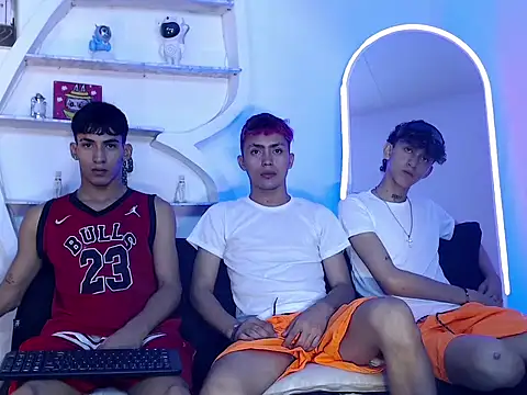 Snapshot of VERY_HOT_GUYS chatting on October 12, 2025, 1:51 am VERY HOT GUYS online show from October 12, 2025, 1:51 am